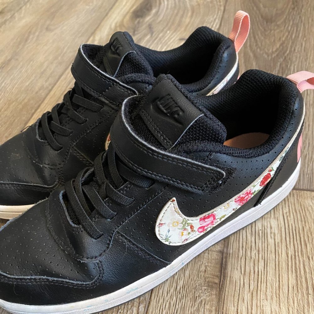 Girls Nike Tennis Shoes Size 3